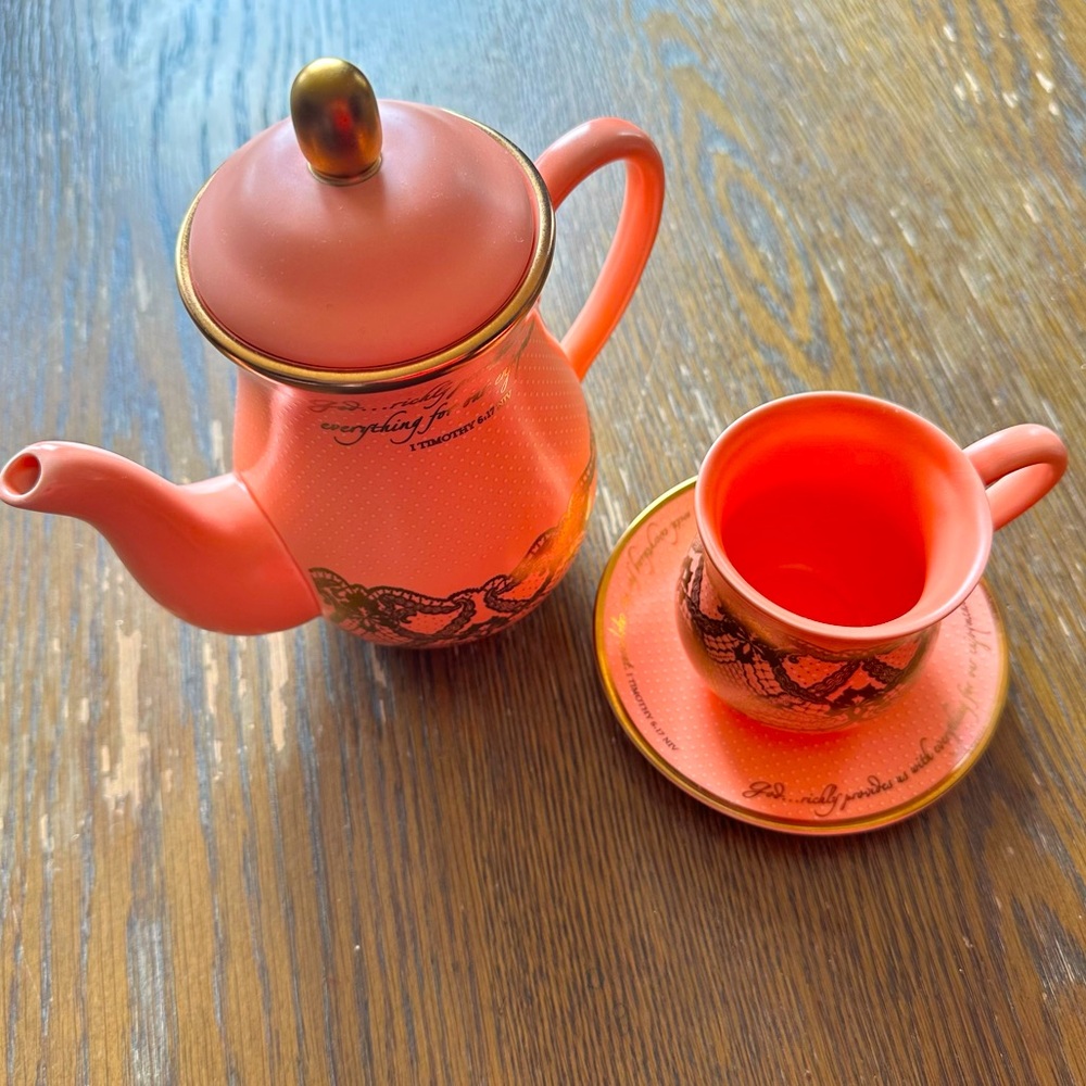 DaySpring teapot and teacup set